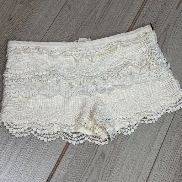 Pins and Needles Urban Outfitters Shorts Cream Crochet Lace Boho Dainty Sz 4 - Picture 1 of 6